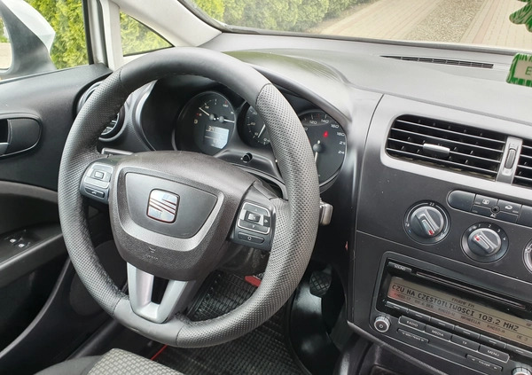 Seat Leon cena 16900 przebieg: 163485, rok produkcji 2010 z Wąchock małe 667